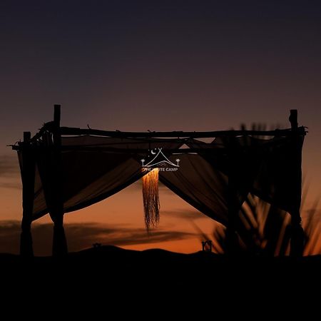 The White Camp - Your Merzouga Luxury Desert Camp & Erg Chebbi Dunes Camel Riding Exterior foto